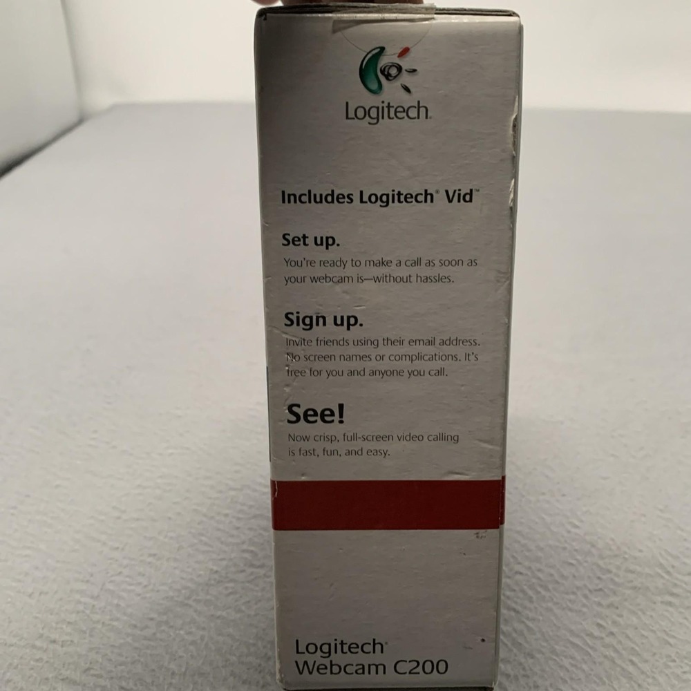 Logitech Webcam C200 USB V-U0011 Grey Black Built In Microphone Manual Focus NEW - Picture 4 of 5